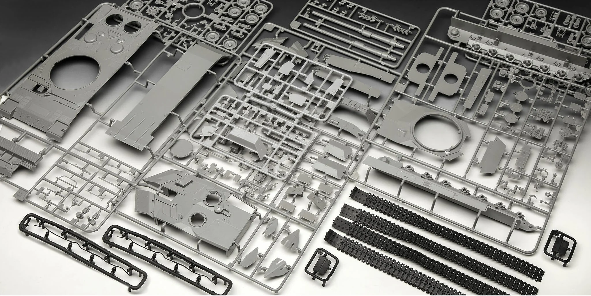 05631 70 years of the German Armed Forces: Leopard 2 A6A2 "Exclusive Edi Model Kit - Image 9