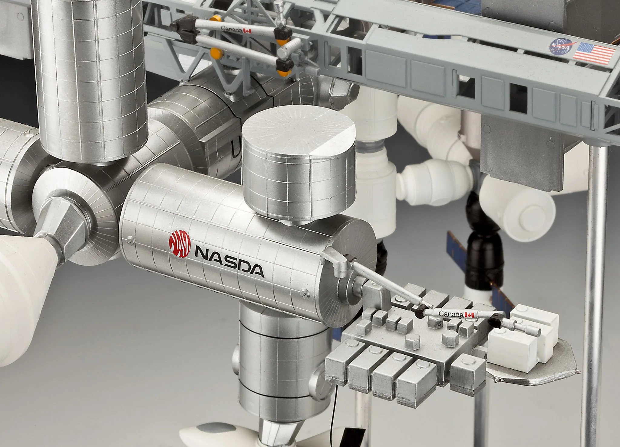 05651 ISS 25th Anniversary Platinum Edition (1:144) Model Kit - Image 5