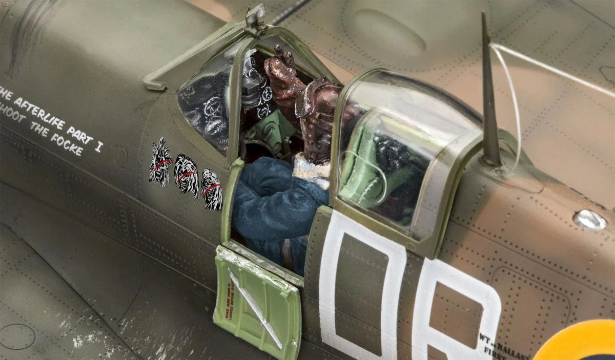 Iron Maiden Aces High Spitfire Mk.II Gift Set (1:32 Scale) Model Kit - Image 4