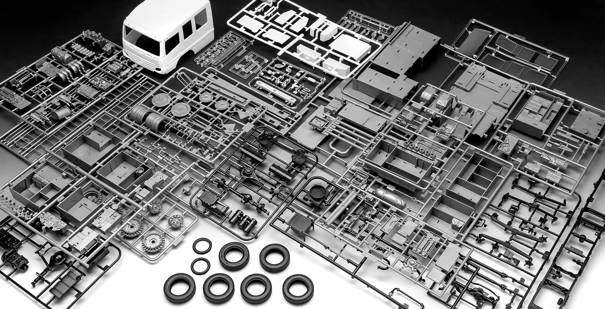 07404 Schlingmann LF 20/16 Fire Engine Model Kit - Image 3