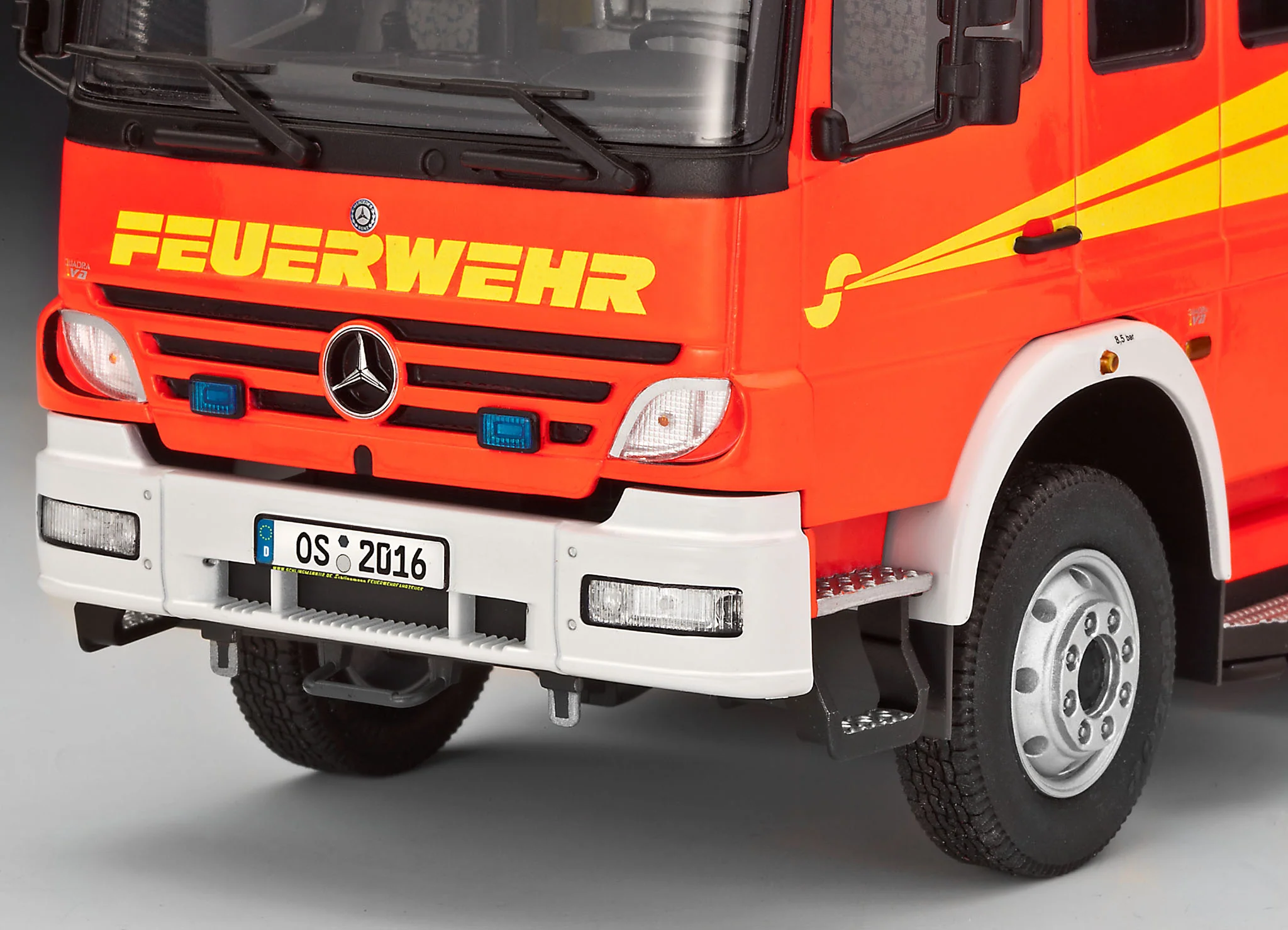 07404 Schlingmann LF 20/16 Fire Engine Model Kit - Image 4