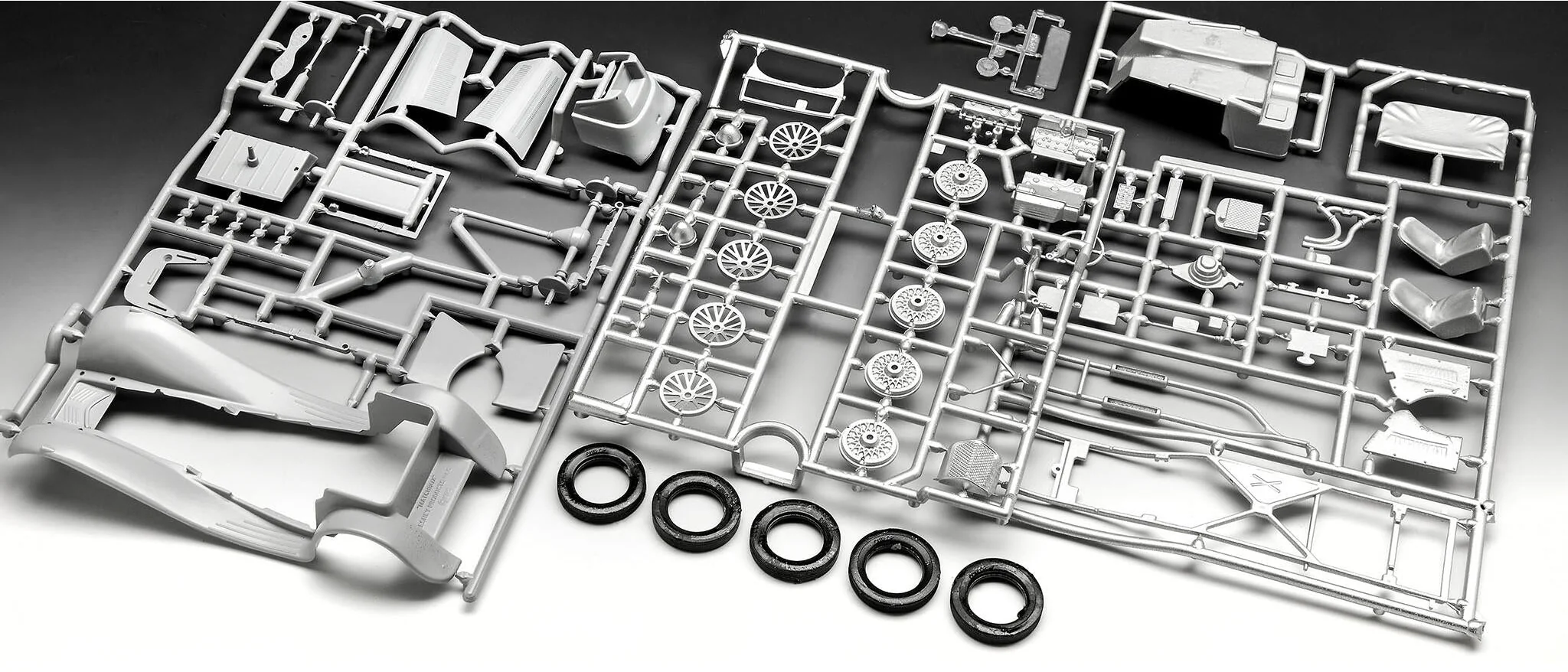 Jaguar SS 100 Model Kit - Image 7