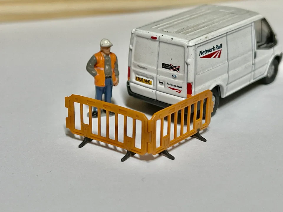 OO Gauge Work Barriers (Pack of 5) - Unpainted - Image 4