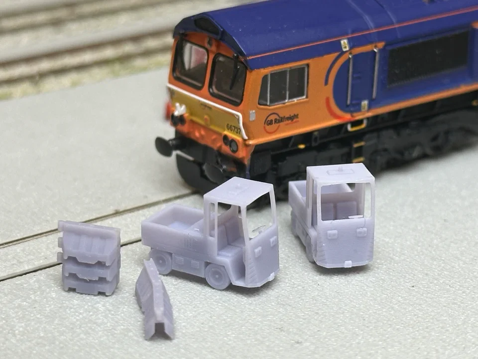 N Gauge Utility Tugs (Pack of 2) - Unpainted Model Kit - Image 2