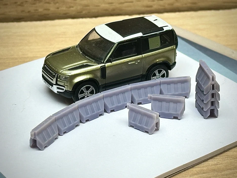 OO Gauge Traffic/Road Barriers (Pack of 12) - Unpainted - Image 2