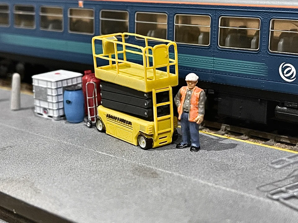 OO Gauge Scissor Lift (Single Pack) - Unpainted - Image 2