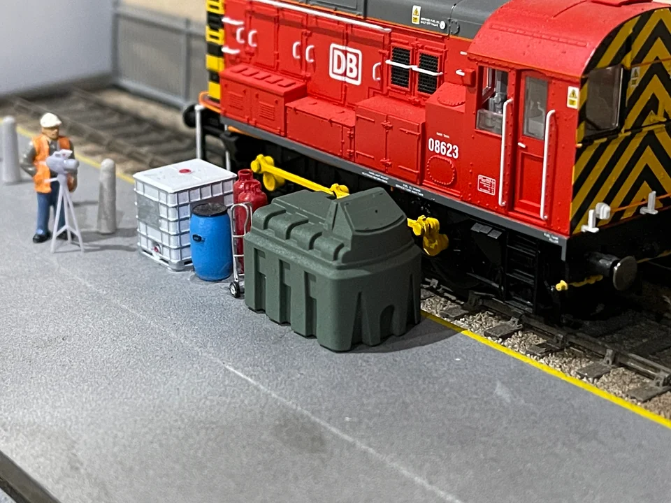 OO Gauge Portable Fuel Tanks (Pack of 2) - Unpainted - Image 2