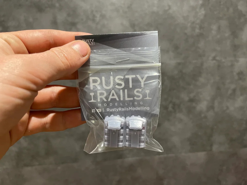 OO Gauge Portable Fuel Tanks (Pack of 2) - Unpainted - Image 3