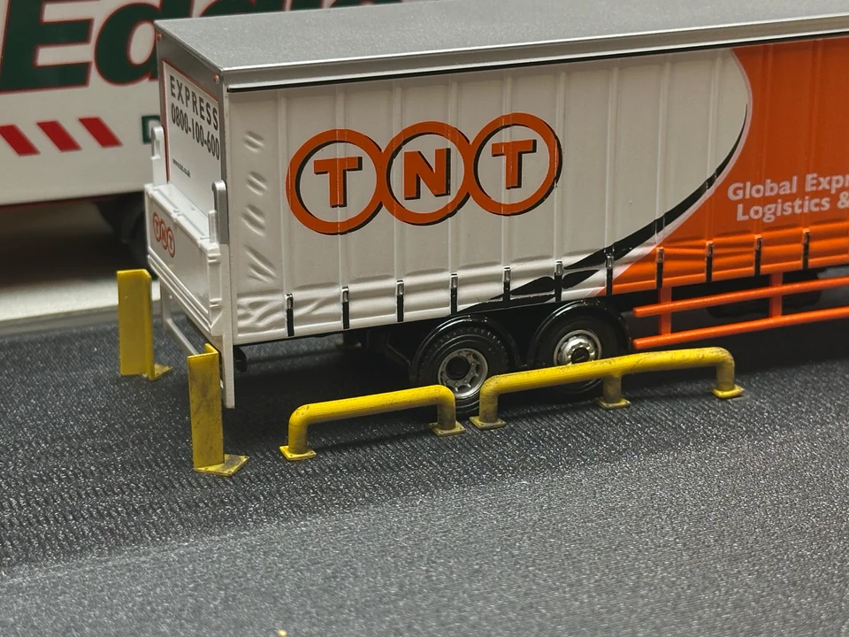 OO Gauge Loading Bay Pack (Pack of 2) - Unpainted - Image 2