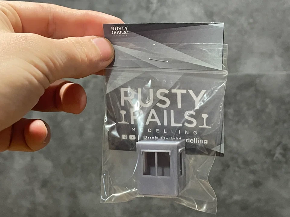 OO Gauge Kiosk (Single Pack) - Unpainted - Image 5