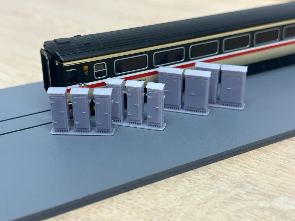 TT:120 Gauge Lineside Cabinets V2 (Pack of 10) - Unpainted Model Kit - Image 2