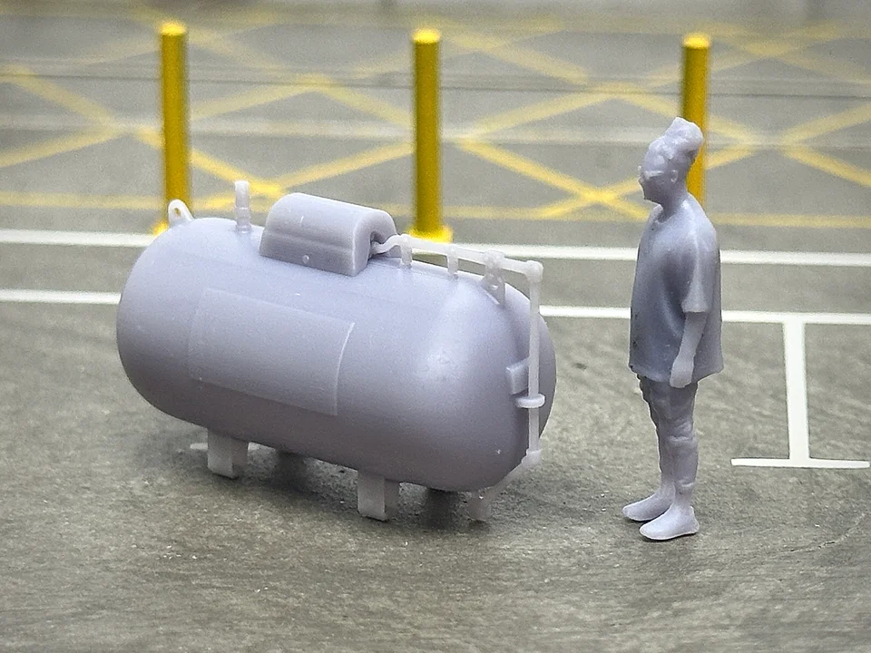 OO Gauge LPG Tanks (Pack of 3) - Unpainted Model Kit - Image 2