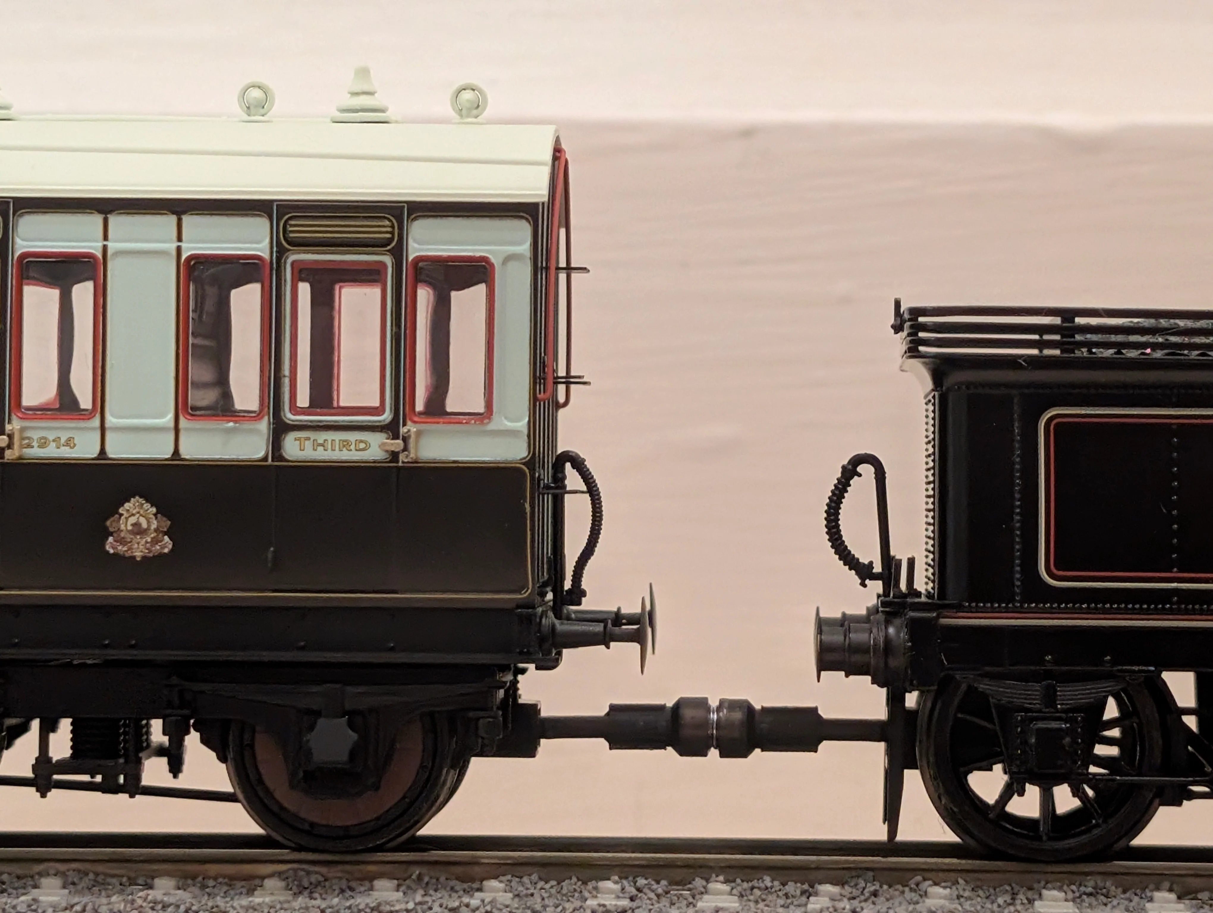 RRM179 OO Gauge Magnetic Couplings - 12mm Drawbar (14 Pack) - Image 8