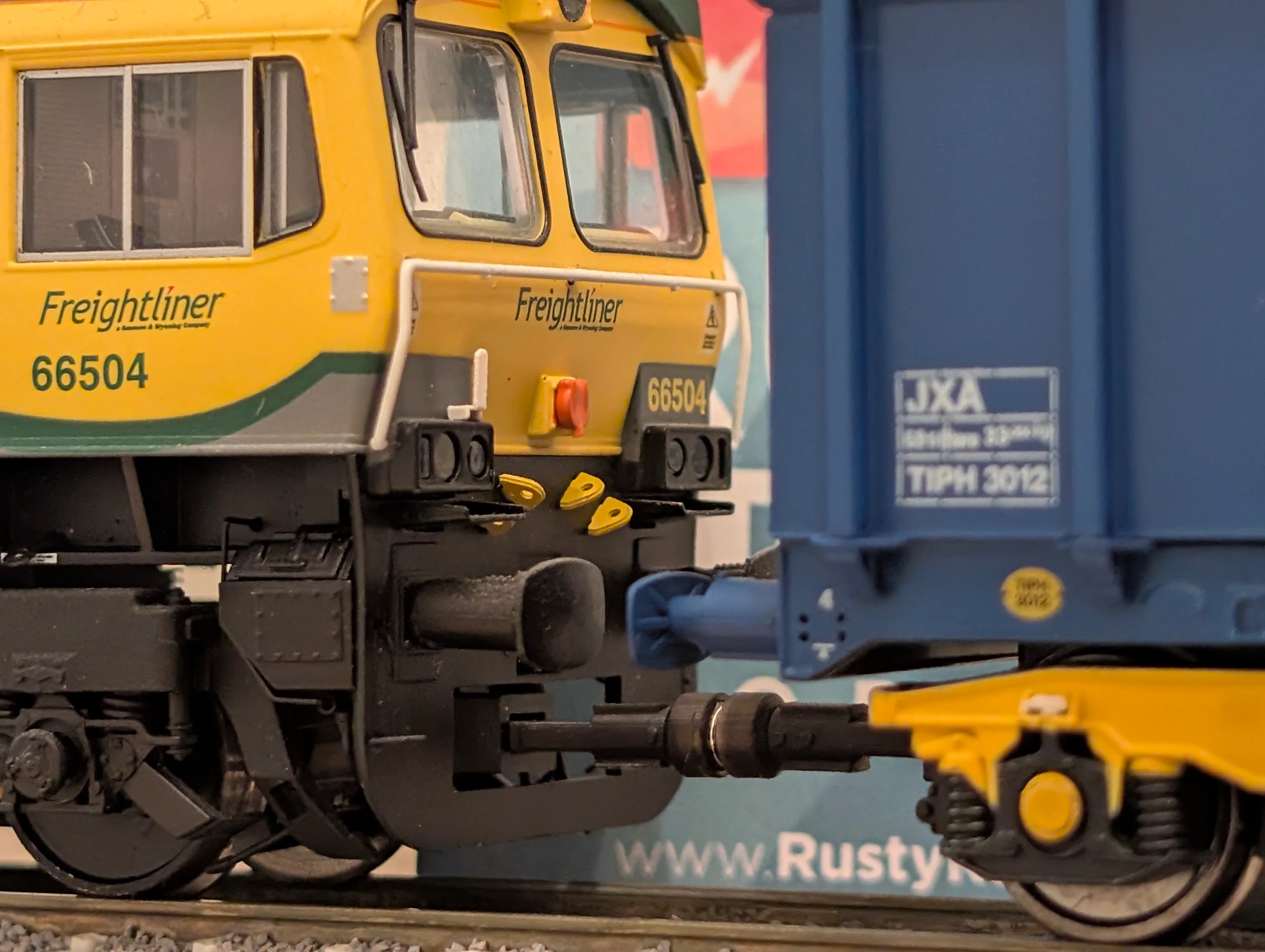 RRM180 OO Gauge Magnetic Couplings - 10mm Drawbar (14 Pack) - Image 12
