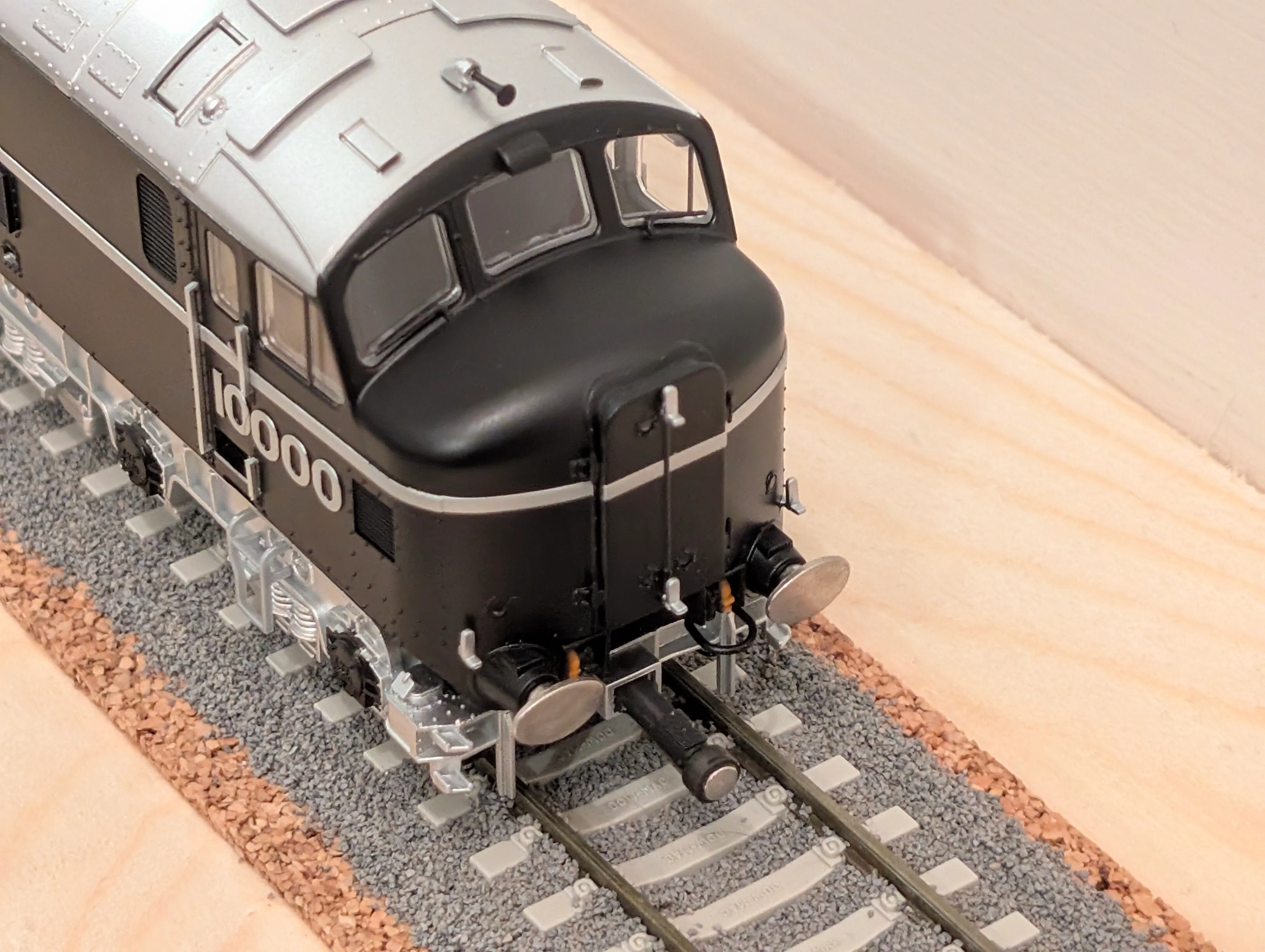 RRM180 OO Gauge Magnetic Couplings - 10mm Drawbar (14 Pack) - Image 17