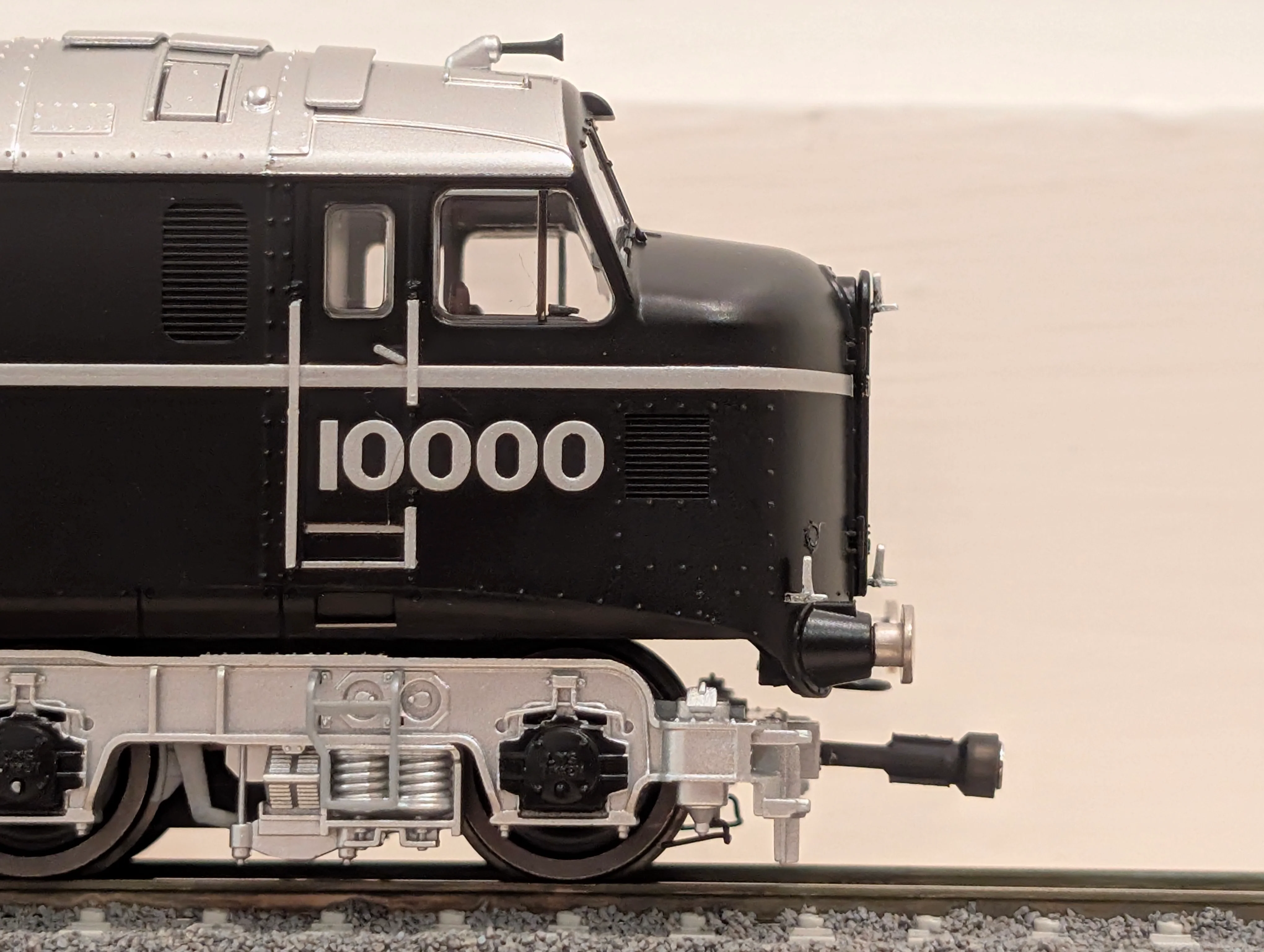 RRM180 OO Gauge Magnetic Couplings - 10mm Drawbar (14 Pack) - Image 18