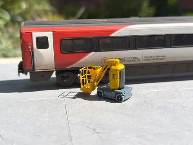 RRM177 OO Gauge Mini Cherry Picker (Single Kit Pack) - Unpainted Model Kit - Image 6