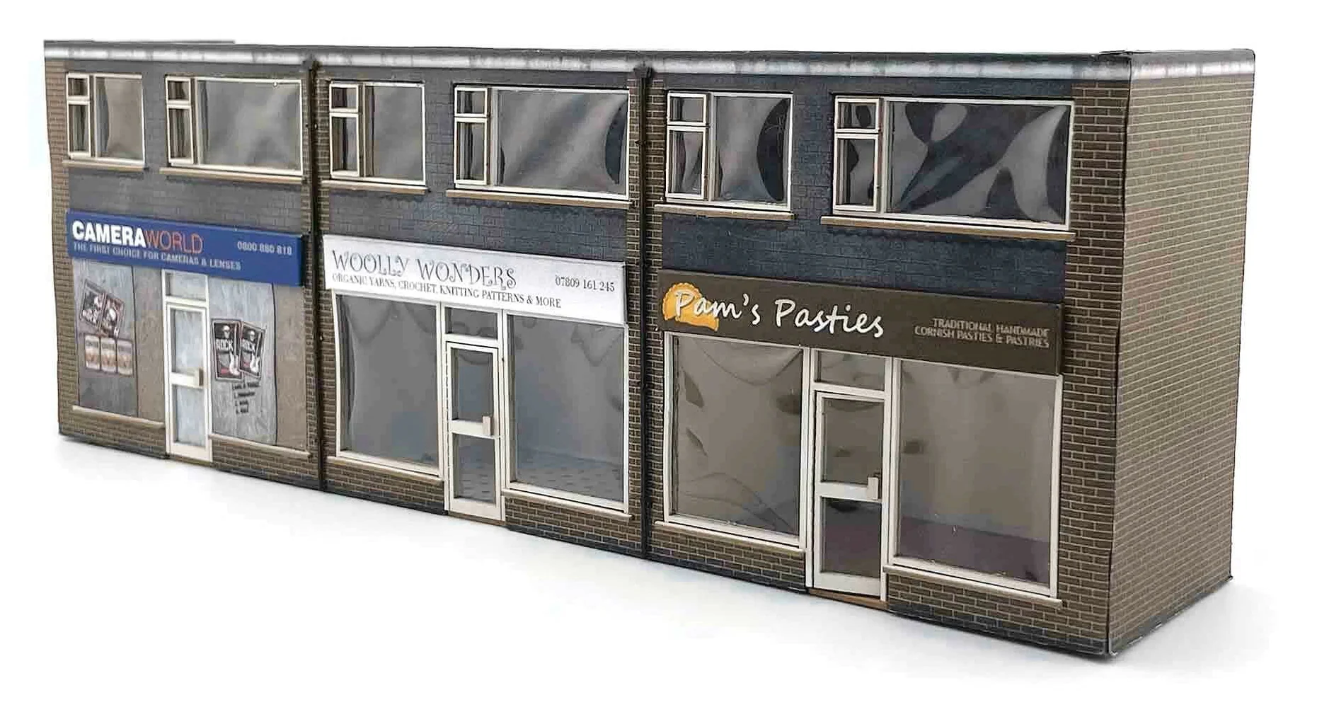 OO Low Relief 1970's Terraced Shops Model Kit - Image 2