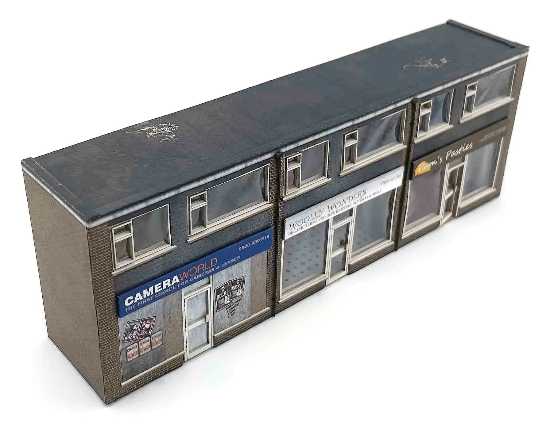 OO Low Relief 1970's Terraced Shops Model Kit - Image 3