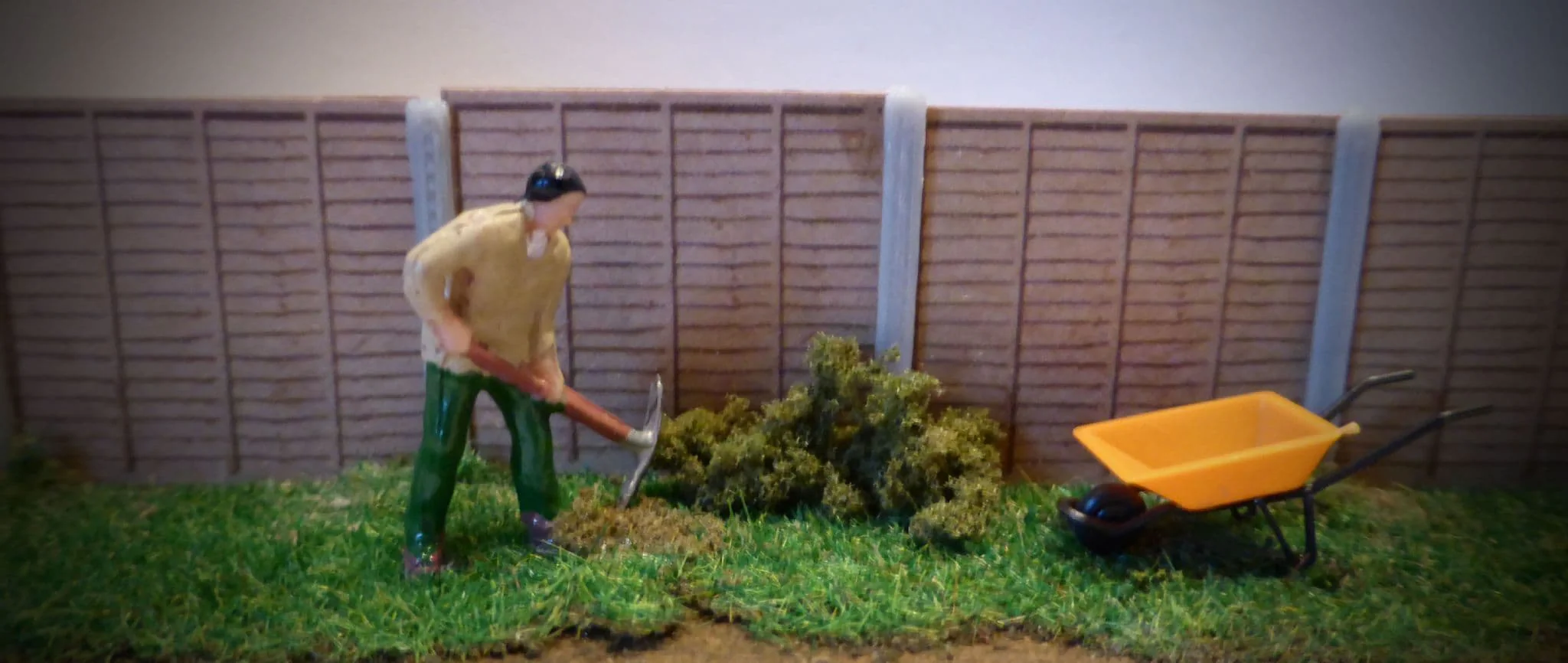 OO/HO 6ft Fence Panels Model Kit - Image 5
