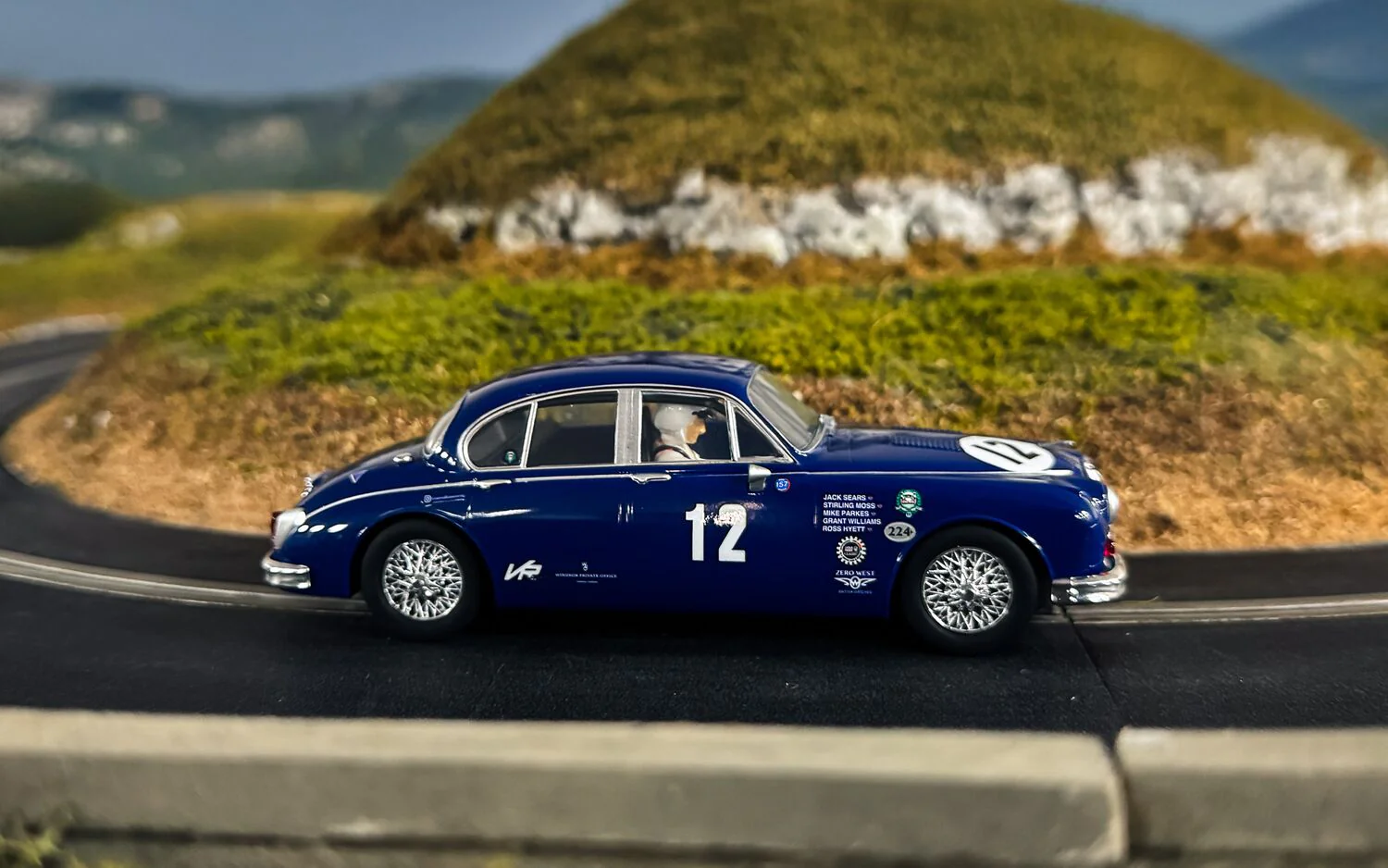 C4596 Jaguar MK2 - Grant Williams Racing - Image 8