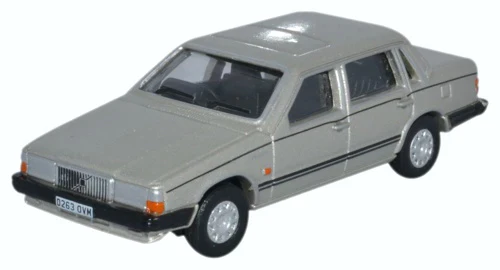 76VO001 Volvo 760 Gold Metallic