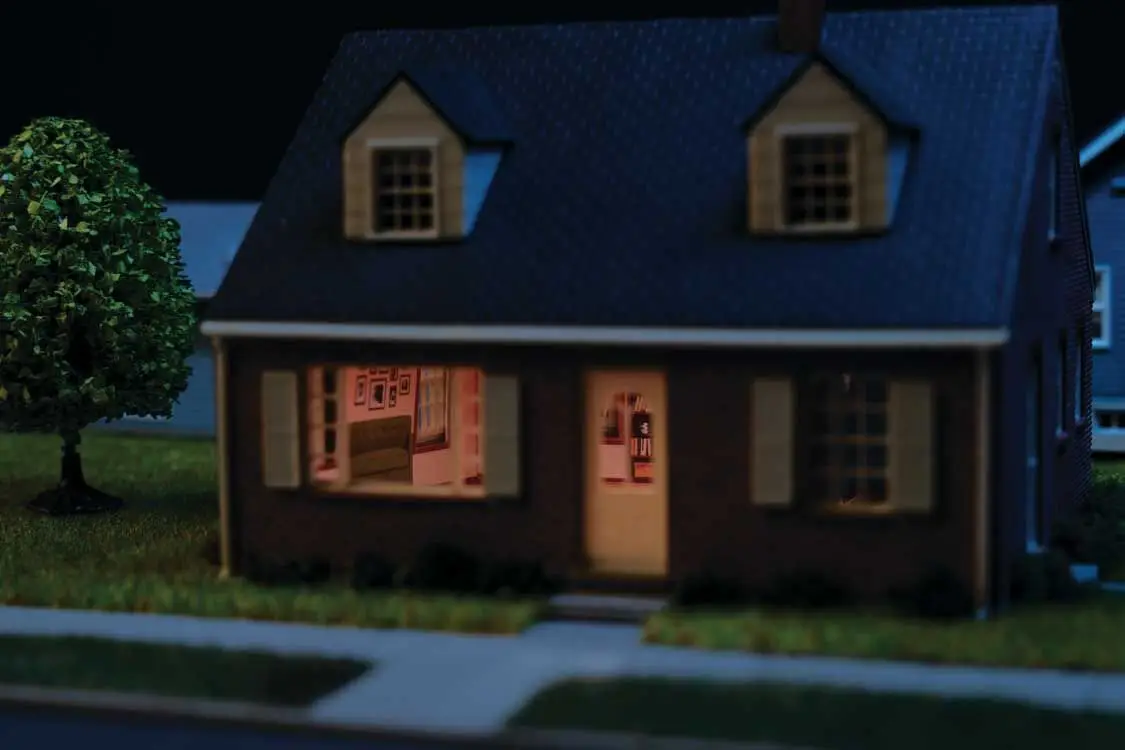 Spaces Brick Cape Cod House Interior Model Kit - Image 2